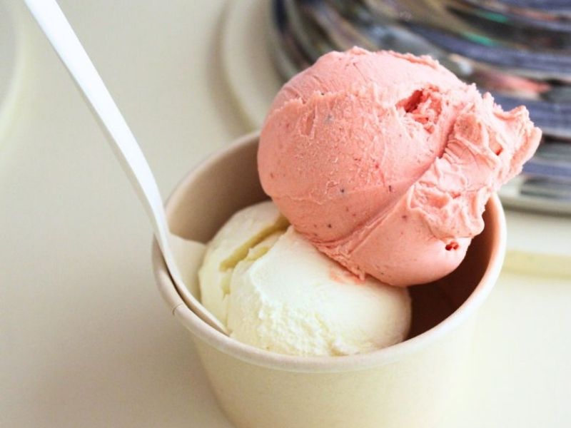 ijs in een bakje
